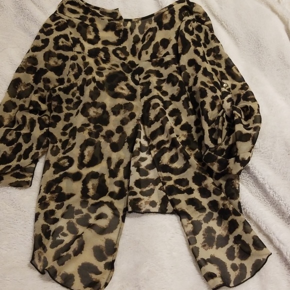 Cheetah print top - Picture 2 of 3